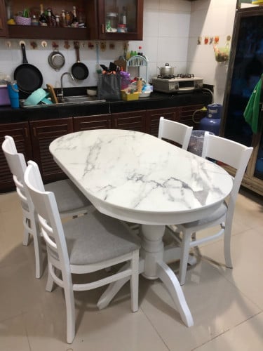 តុបាយពណ៌ស