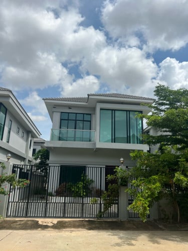 ផ្ទះវីឡាទោល ជាប់ផ្សារម៉ាក្រូខេត្តសៀមរាប