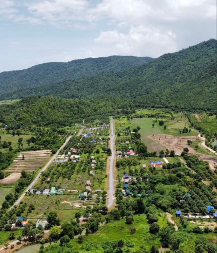 ដីរីសតជាប់ភ្នំកំពង់ស្ពឺ​ លក់​ឬដូរដីនិងផ្ទះ