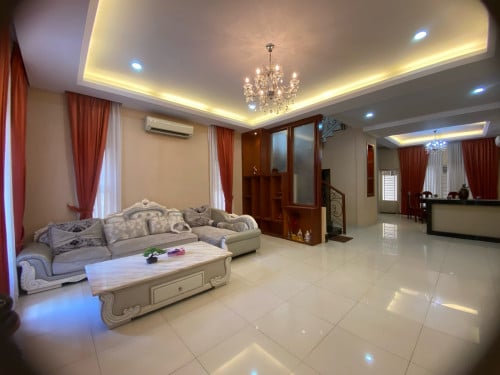 ផ្ទះវីឡាភ្លោះលក់នៅបុរីពិភពថ្មីសំរោងអណ្តែត