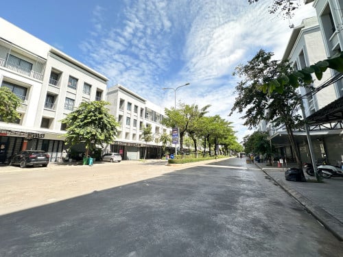 ផ្ទះអាជីវកម្ម នៅផ្លូវភ្លោះ បុរីជីបម៉ុង ផ្លូវ598