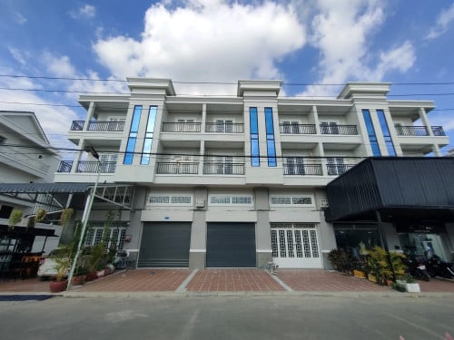 ផ្ទះអាជីវកម្មជិតសាលាប៊ែលធីអន្តរជាតិ