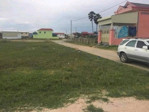 ដីកែងលក់ជាប់ផ្លូវ១៥ម៉ែត