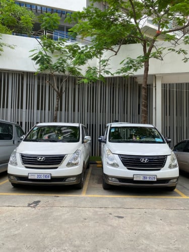 Car for rent  . English & Chinese