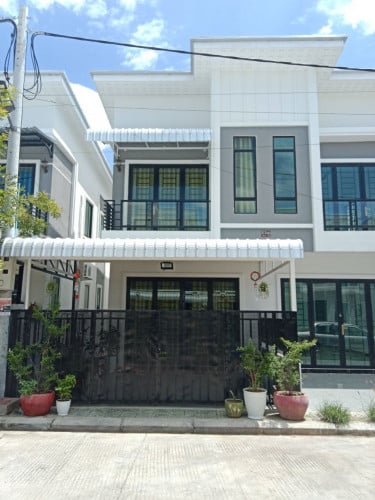 ផ្ទះវីឡាភ្លោះលក់បន្ទាន់ នៅសិត្បូ (តាខ្មៅ)