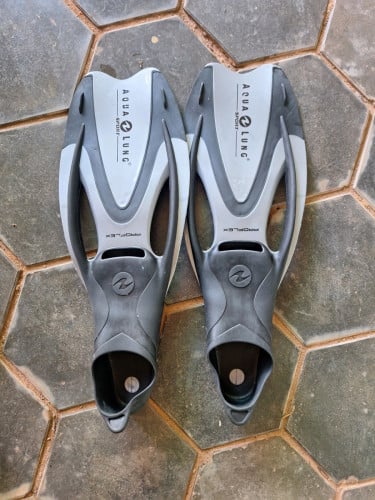 លក់ប្រដាប់ប្រដាល់ហែលទឹក