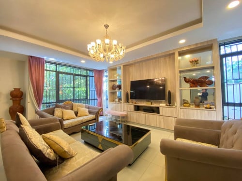 Single Villa for real at borey Chipmong 598