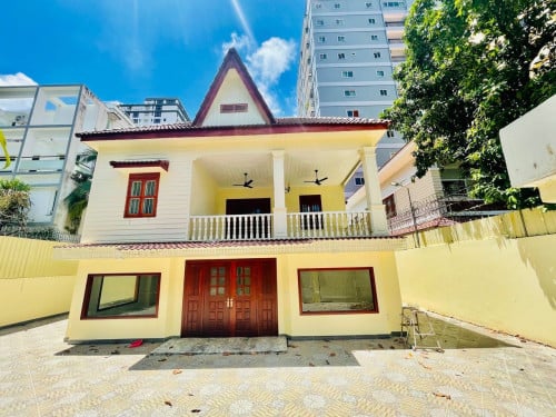 Villa For Rent In BKK1, Near Independent Monument, 02 Floors, 5,000$, Big Parking