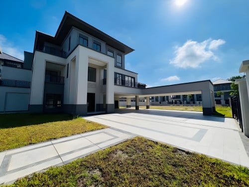 Villa King For Rent In Chim Moing 60m