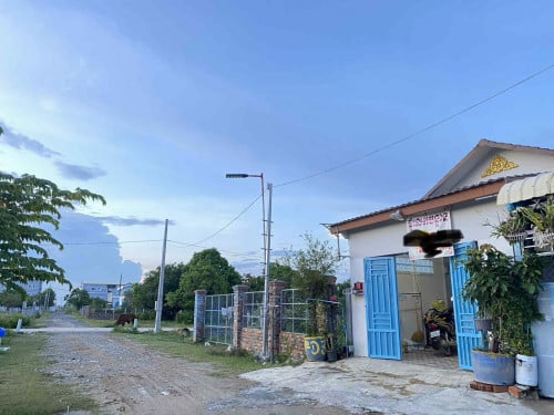 ផ្ទះលក់ក្រោមទីផ្សារ មានចំណូលប្រចាំខែ 150$ប្រាចាំខែ