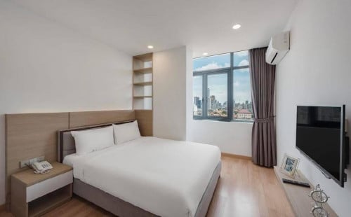 Luxury Three bedroom for rent At Chamkamon