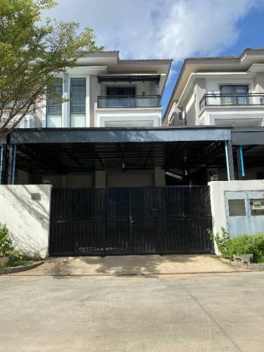 Twin Villa for rent at Russey Keo