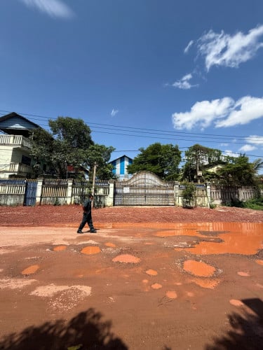 ដី​ និងឃ្លាំងសម្រាប់ជួល​ (អតិតឃ្លាំងទឹកសុទ្ធ)