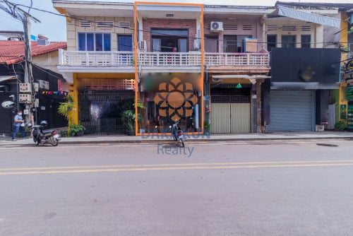 ផ្ទះអាជីវកម្មលក់នៅតំបន់ផាប់ស្រ្តីត/Shophouse for Sale in Pub Street Area of Siem Reap City Center