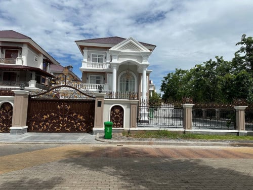 🏡独栋别墅出租房源位置：    #一号路炳发城