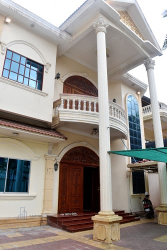 5 Bedrooms Villa In Toul Tompoung Area Is Available NOW!!