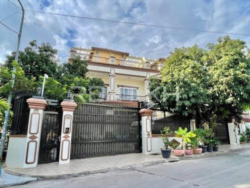 House for rent 11room at Toul Kork