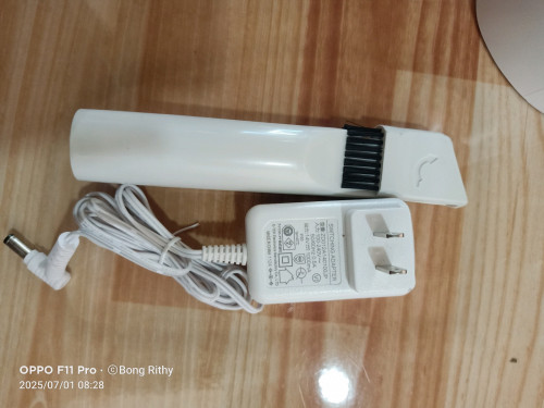 ម៉ាសុីនបូមធូលីខ្មាតតូច
