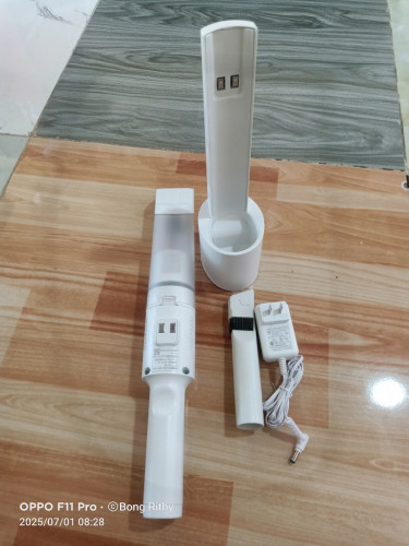 ម៉ាសុីនបូមធូលីខ្មាតតូច