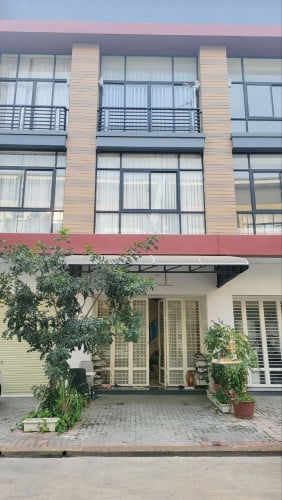 ផ្ទះអាជីវកម្មសម្រាប់លក់ | Shophouse For Sale (Borey Peng Huoth Boeung Snor)