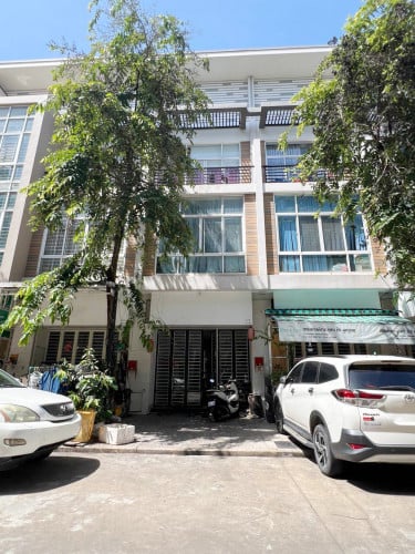 ផ្ទះអាជីវកម្មលក់បន្ទាន់ | Shophouse Urgent Sale in Borey Penghuoth Boeung Snor