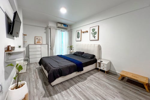 Condo selling 9,000$