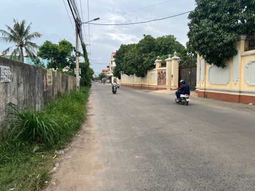 Land for rent 2 road