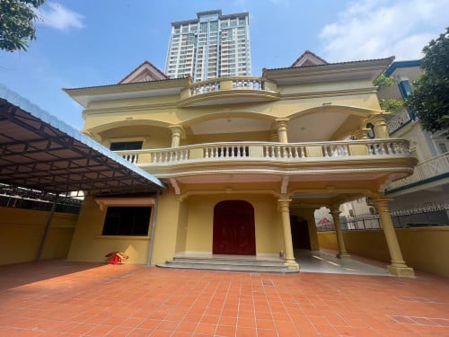 វីឡាសម្រាប់ជួល នៅបឹងកេងកង | Villa for Rent at Boeung Keng Kang