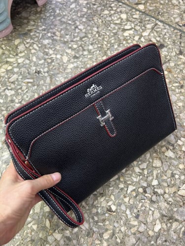 កាបូបកាន់ដៃ បែបអភិជន