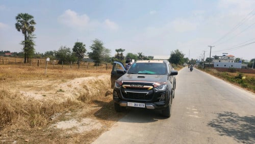 ដីជាប់ផ្លូវបេតុងរដ្ឋ ក្បែរសាលាសង្កាត់ពន្សាំង