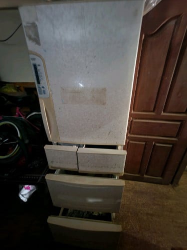 ទូរ​ទឹកកក​មួយ​ជប៉ុន.100$