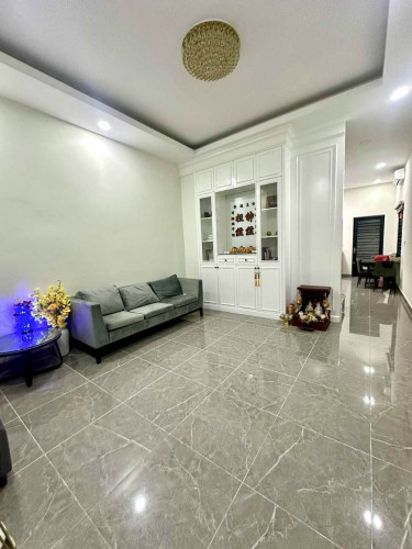 វីឡាកូនកាត់ ខាង(LC1) ក្នុងបុរី លន ស៊ីធី ផ្លូវជាតិលេខ3 លក់បន្ទាន់ខ្លាំង
