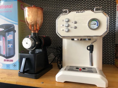 Coffee machine with grinder