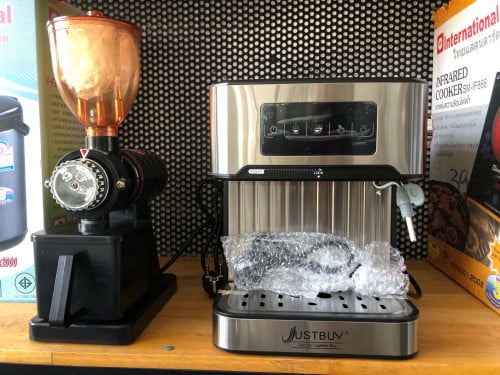 Machine coffees and grinder