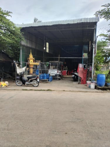 ដីនៅជាប់ផ្លូវសំរាប់ជួលអោយជួលហ្រ្វី អត់យកលុយ