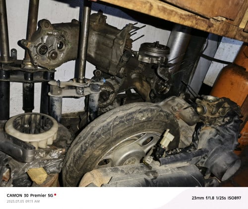 លក់រឿងកាប់សាច់ម៉ូតូនៅស្អាតៗ...