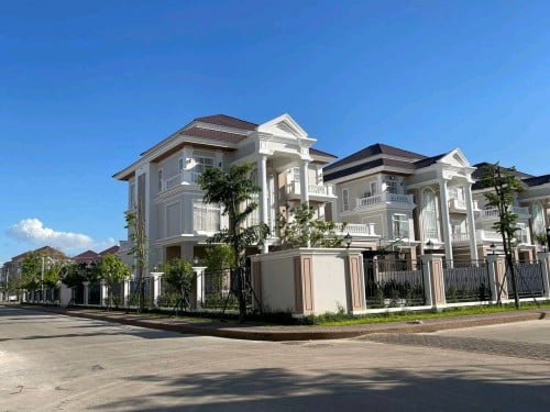 វីឡាឃ្វីន កែង លក់បន្ទាន់ / Villa Queen Corner for Sale urgent