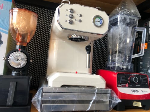 Set grinder , blender and coffee machine