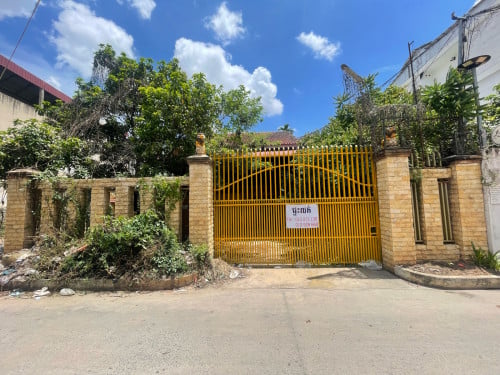 ផ្ទះសម្រាប់លក់បន្ទាន់ ! ទីតាំងបឹងទំពន់