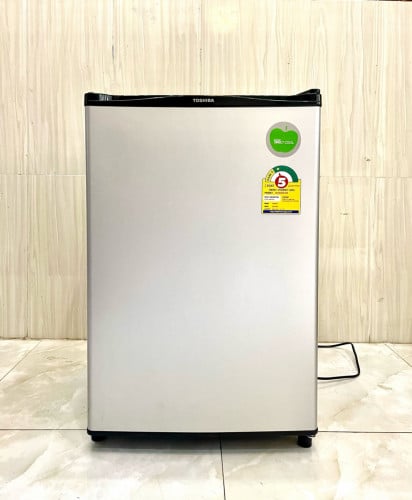 ទូទឹកកក TOSHIBA 0.7M នៅស្អាត់ 130$( free ដឹកភ្នំពេញ )