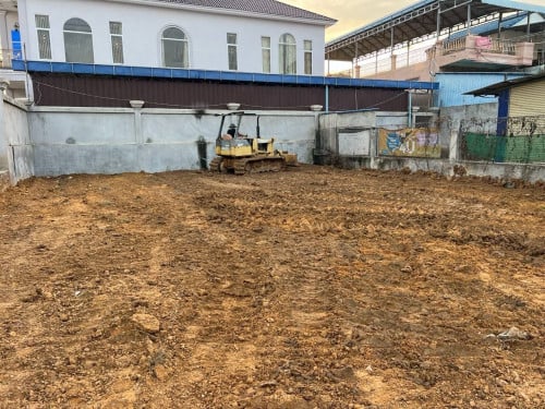 101: ដីលក់ ផ្លូវ 40m ព្រែកថ្លឹង អាចធ្វើអាជីវកម្ម