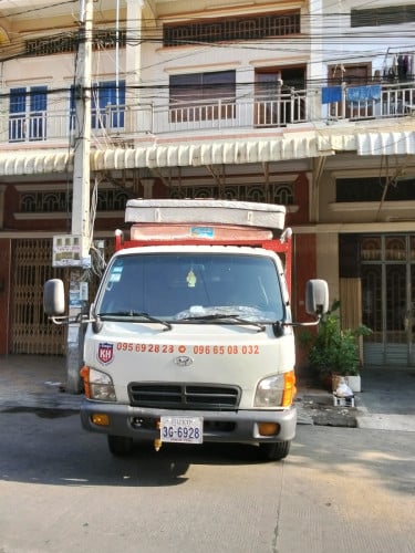 ឡានជួលដឹកអីវ៉ាន់រើផ្ទះ។