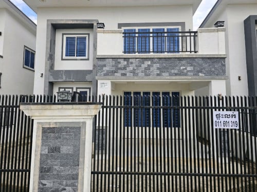 ផ្ទះលក់ តម្លៃ 110,000$ ចរចា!!!
