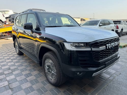 Land Cruiser VX-R 700h 2025 space Arab 181000$ GR-Sport 184000$