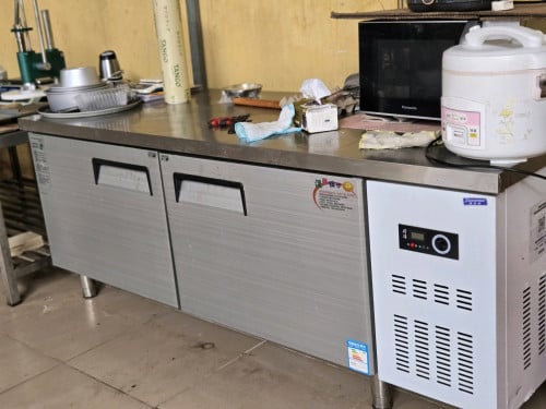 New horizontal refrigerator-freezer