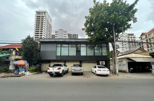 ដីនិង​ ផ្ទះសម្រាប់លក់ ស្ថិតនៅ បឹងត្របែក