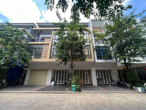 Borey Peng Huot, Boeung Snor, Polaris Project