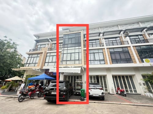 ផ្ទះលក់បន្ទន់ 140000$ ក្នុងបូរីបេ៉ងហួតបឹងស្នារ