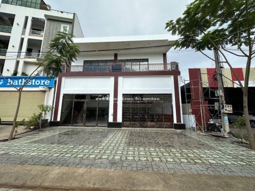 ផ្ទះជួលម្ដុំសាលាគ្រួស មួយខែ 550$ ពីល្វែងជាប់គ្នា