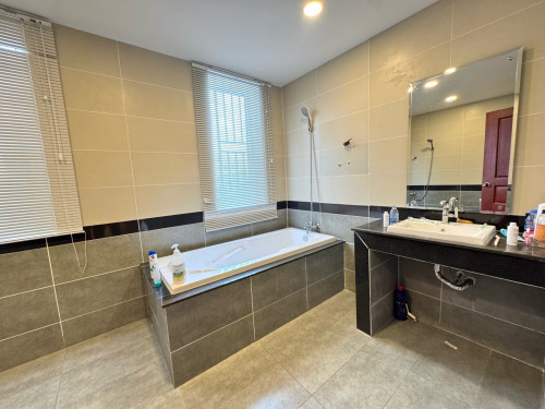 វីឡាសម្រាប់លក់ | VILLA FOR SALE (បុរីឡុងនីគម្រោង3)